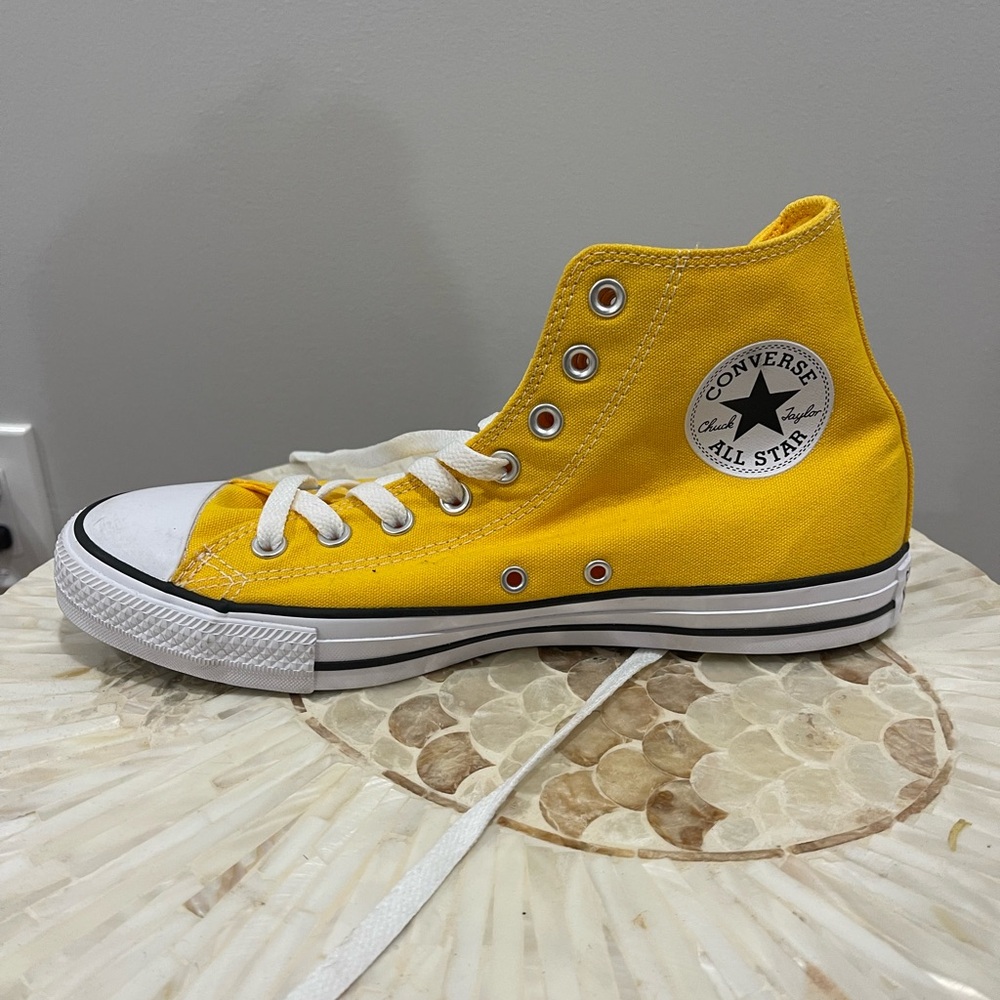 Brand New Converse Men’s Chuck Taylor All Star Yellow Shoes